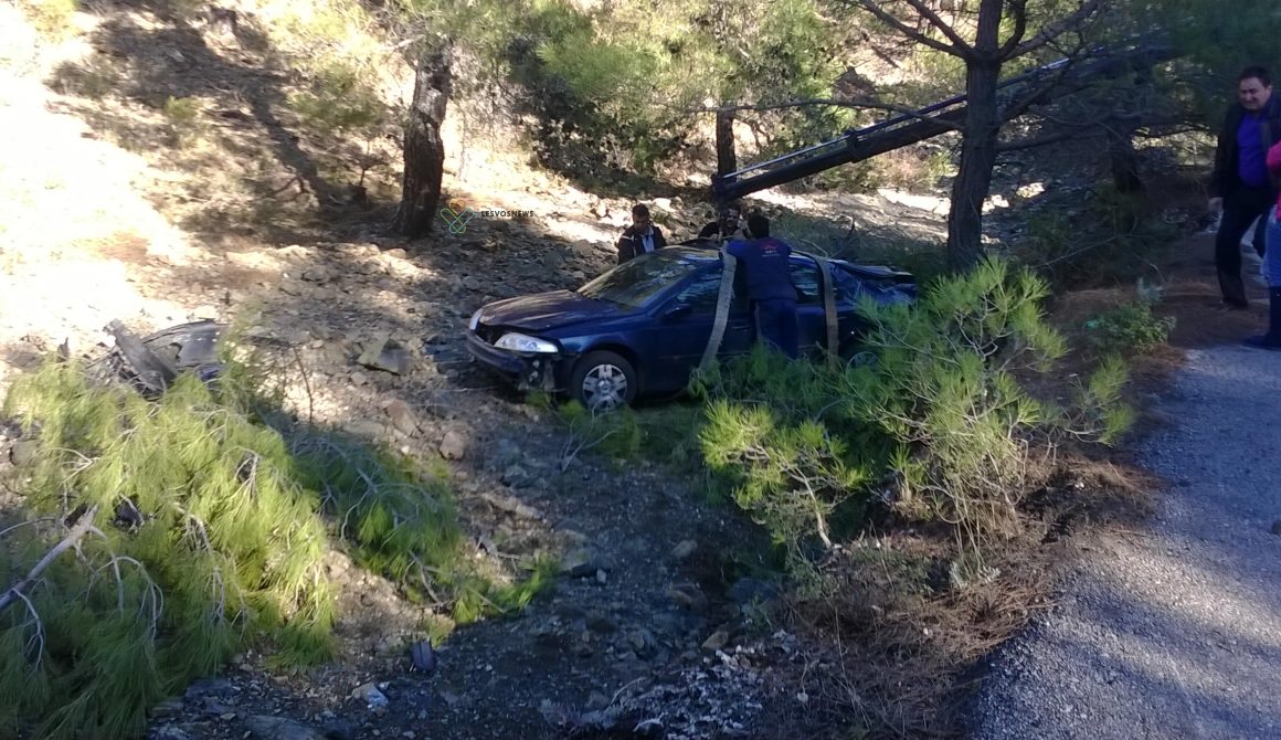 Είχαν Άγιο... - Δύο τροχαία στο δρόμο Πολιχνίτου - Μυτιλήνης