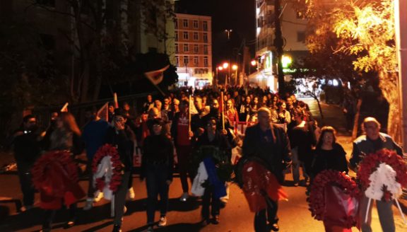 Πλήθος κόσμου στην πορεία του Εργατικού Κέντρου στη Μυτιλήνη για την επέτειο του Πολυτεχνείου